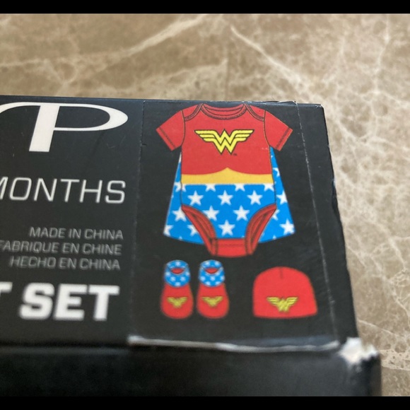 NEW BABY BODYSUIT BOOTIES 0-6M WONDER WOMAN INFANT BABY - Picture 2 of 6